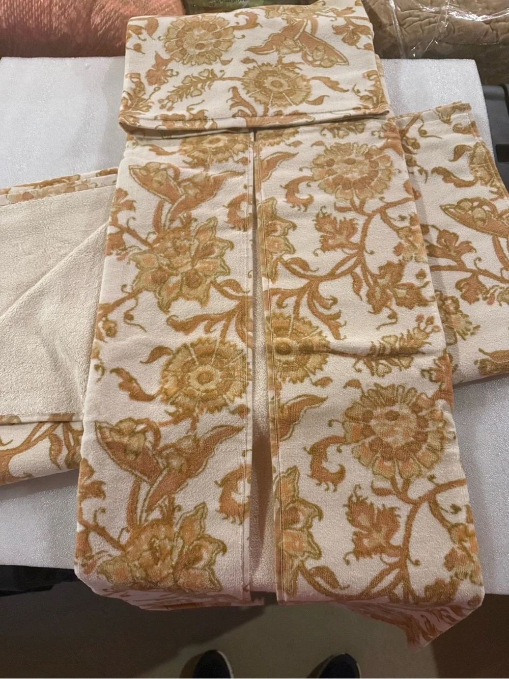 New Vintage Pottery Barn Antonia Kalamkari Bath Towel Set, Two, Warm, 26X55”